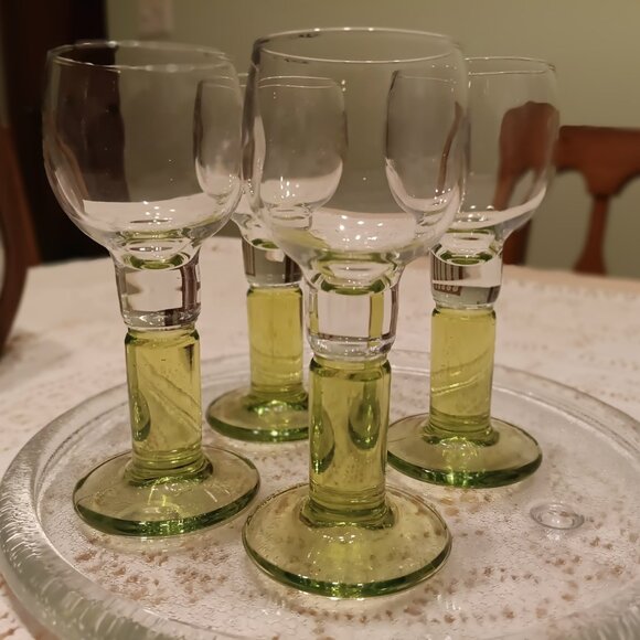 Vintage Bormioli Rocco Limoncino 2 ounce Green Cordiol Glasses Set of Four - Picture 3 of 4